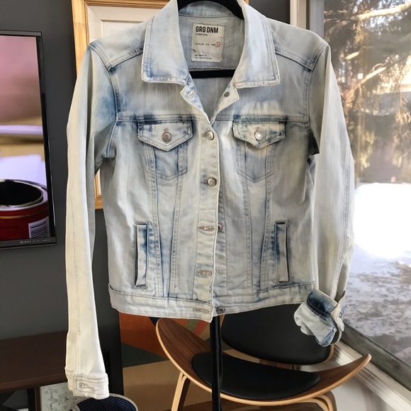 Light Wash Denim Jean Jacket - Picture 5 of 16